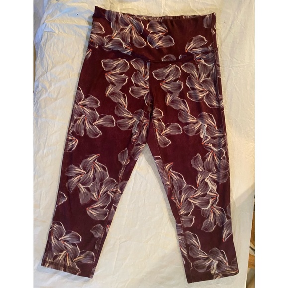 EUC C9 by Champion Floral Workout Capris - Picture 3 of 5
